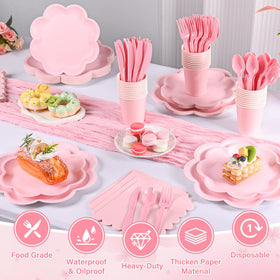 Houuqe plastic knives for quick cleanup after meals.