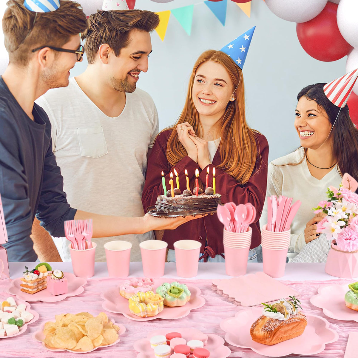 Houuqe plastic spoons for desserts and beverages.
