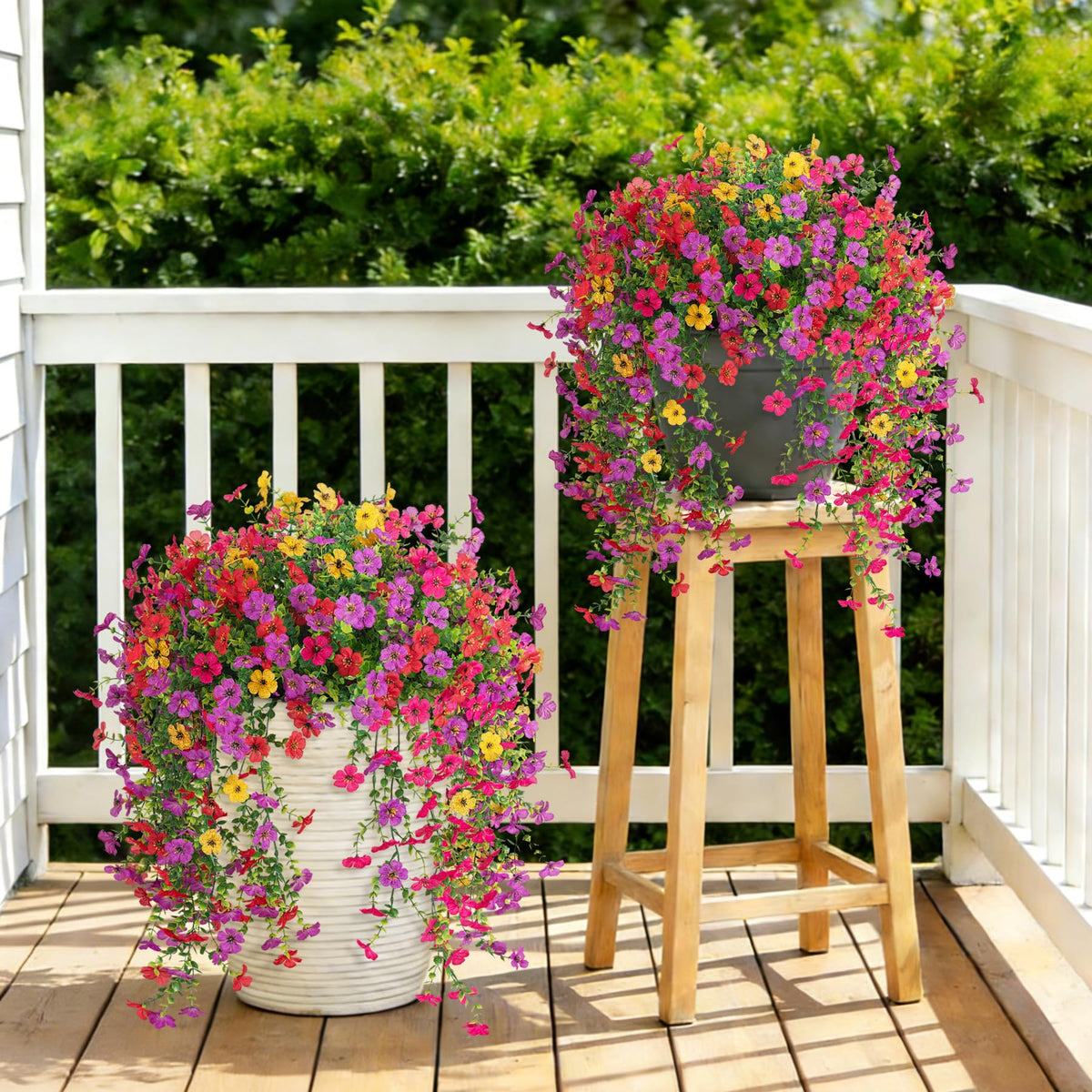Hrobek four-color set boosts versatile decoration across spaces.