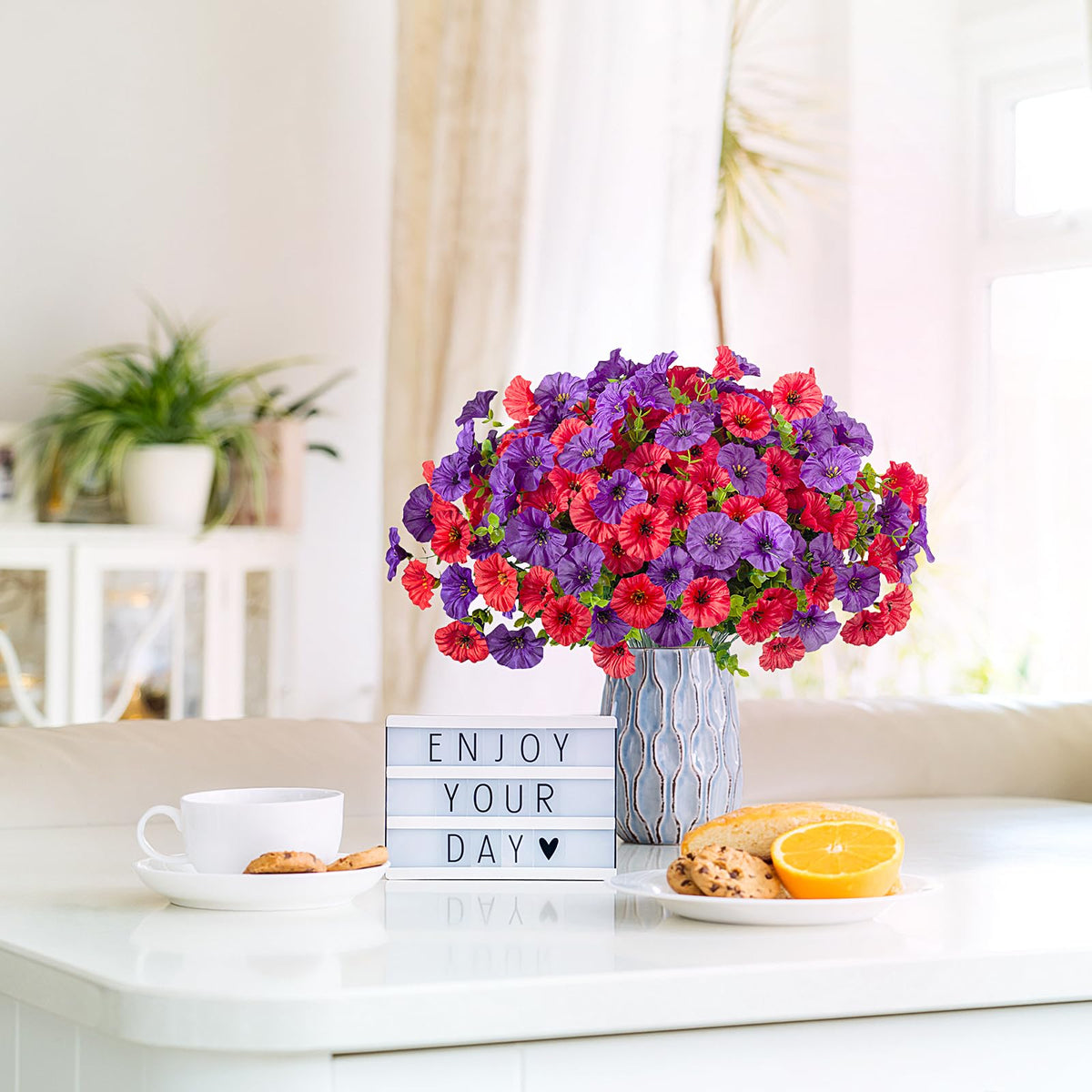 Hrobek ideal for year-round decoration with easy placement in various setups