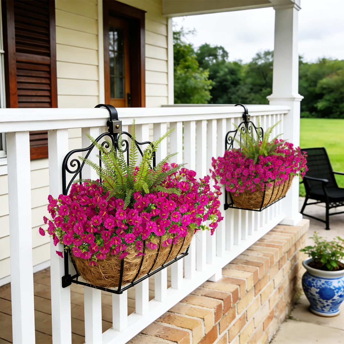 Hrobek 13-bunch set supports versatile outdoor arrangements.
