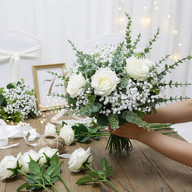 HUAHUA baby breath flowers add delicate fullness to arrangements.