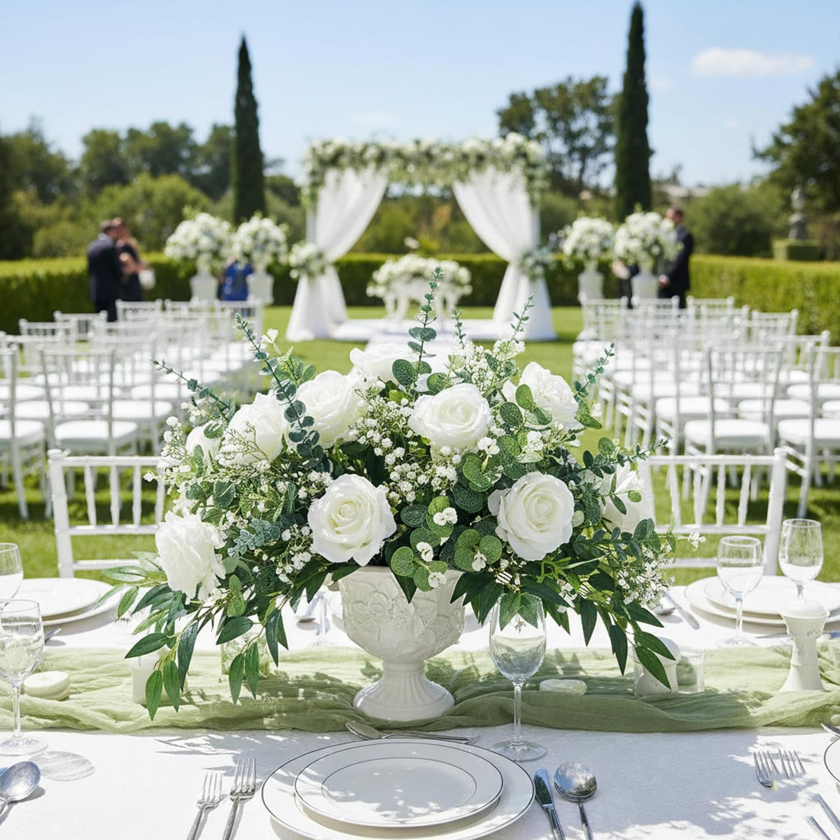 HUAHUA eucalyptus greenery stems provide natural greenery for centerpieces.
