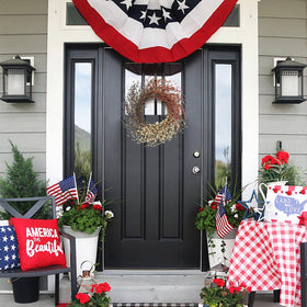 Huashen sturdy packaging keeps wreath safe during shipping and storage.