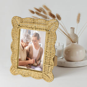 Scalloped edge detail of HUAXIN CRAFT H photo frame