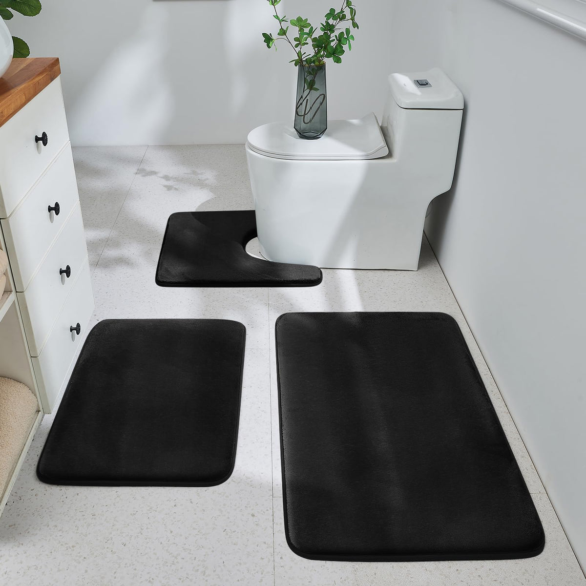 HUXMEYSON bathroom rugs 3-piece set in action with anti-slip safety