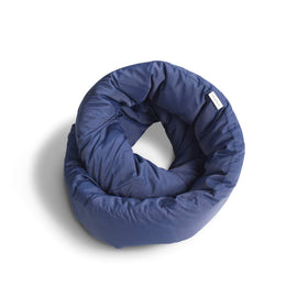 Huzi Infinity Pillow Navy displaying 360° support for versatile resting positions
