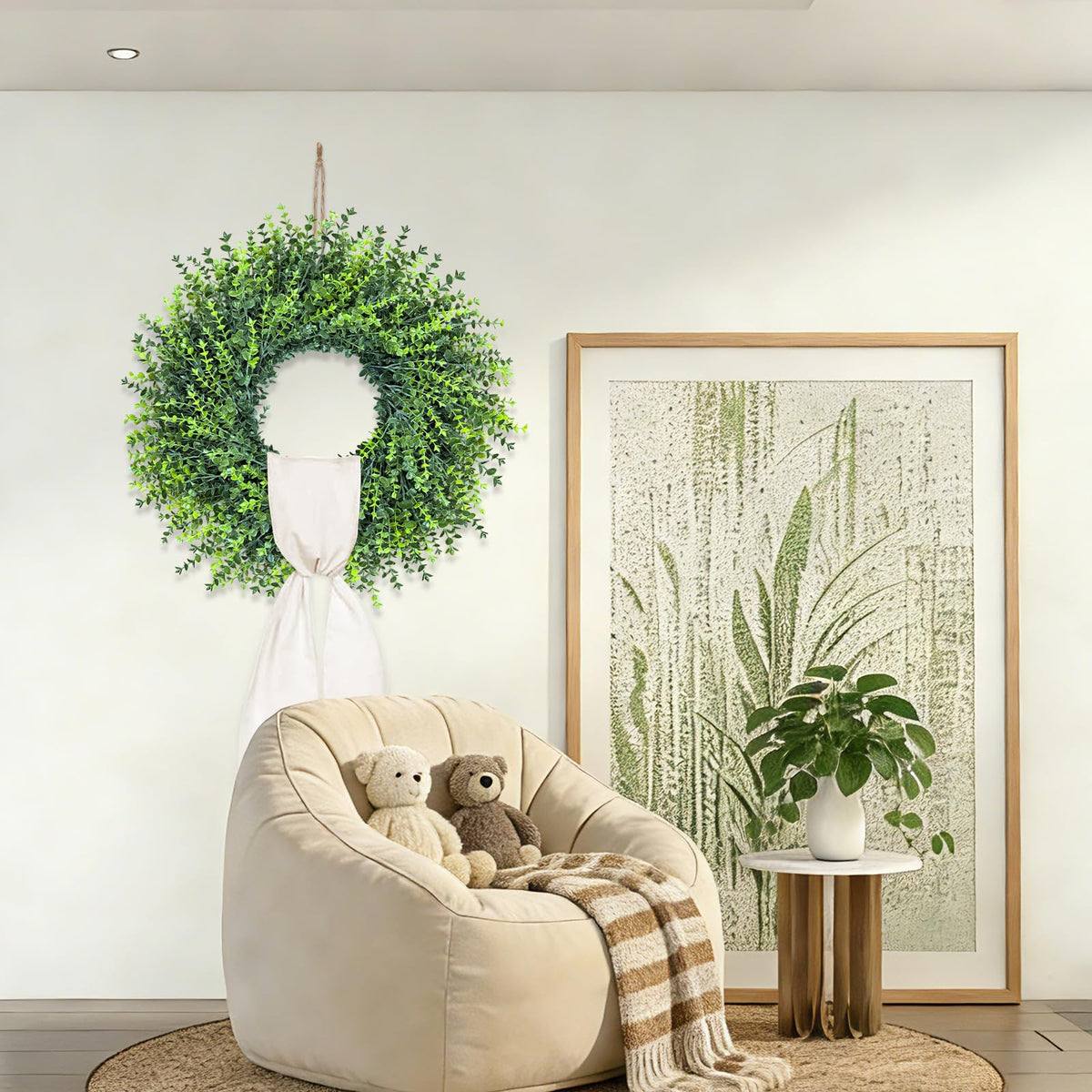 HUZIYAHAN wreath makes a thoughtful housewarming gift or seasonal accent.