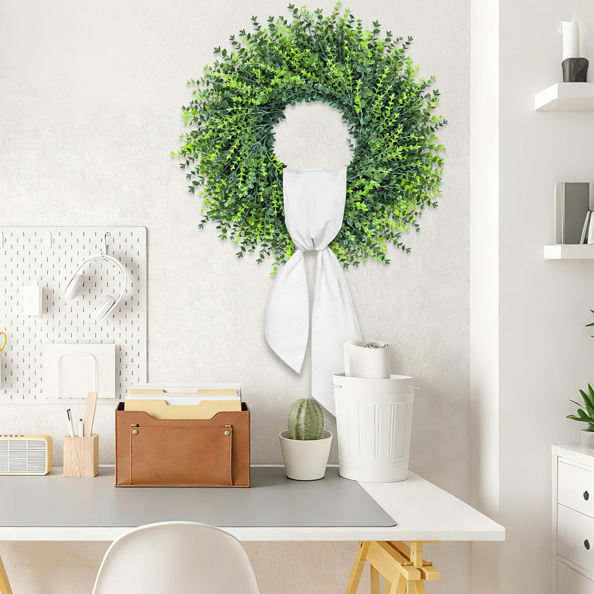 HUZIYAHAN boxwood wreath designed for indoor-outdoor versatility across seasons.