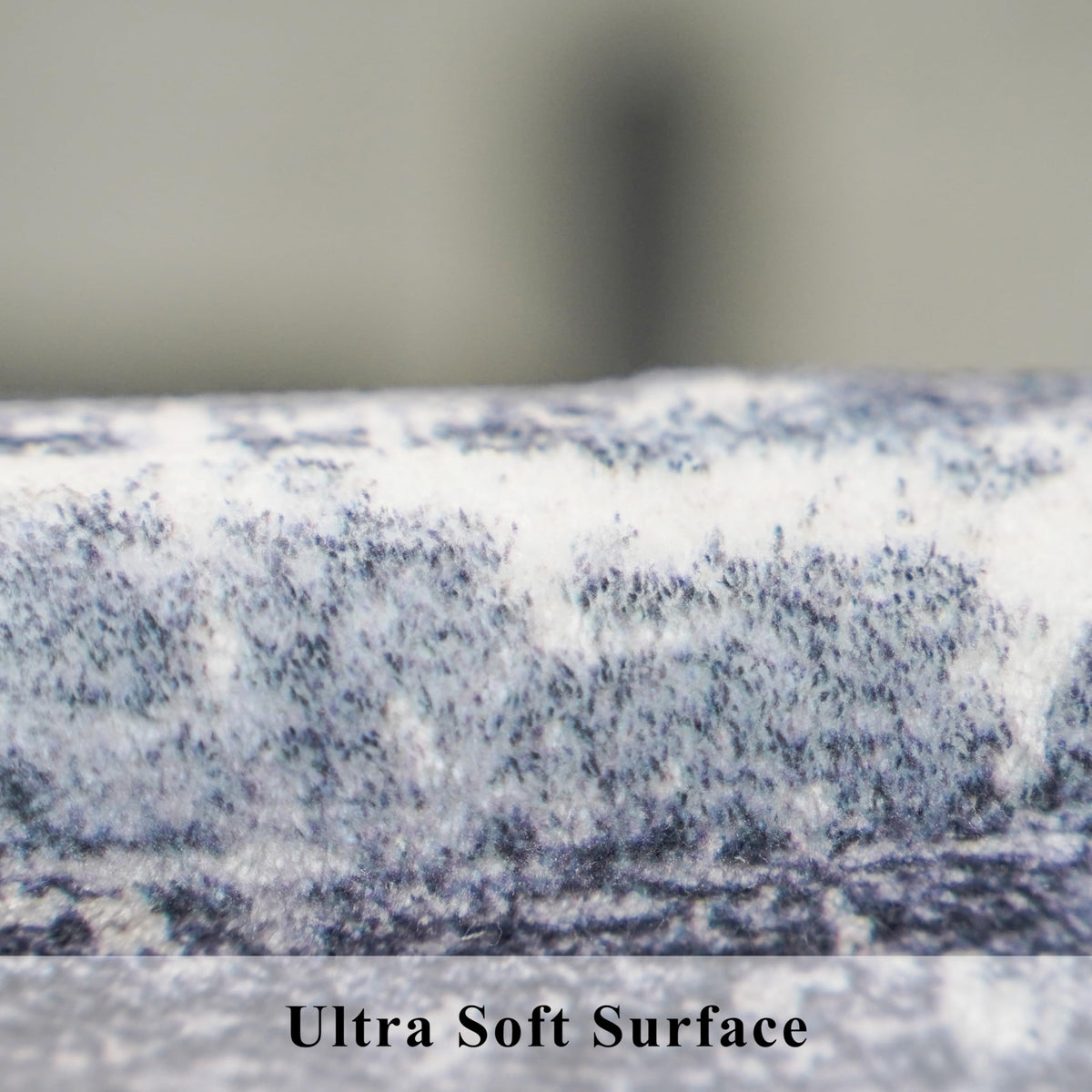 HY HAO YUN LAI blue-ivory rug adds versatile style to living spaces.
