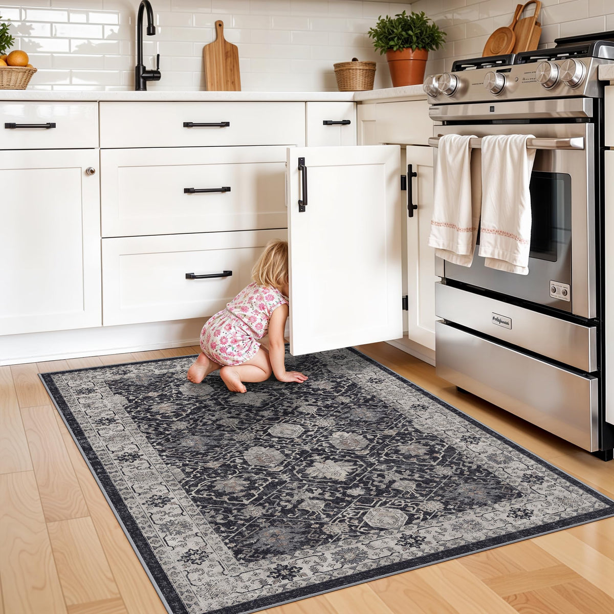 HY HAO YUN LAI easy-clean rug dries quickly after washing.