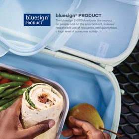 Hydro Flask lunch box features kid-friendly zipper and comfortable carry handle.