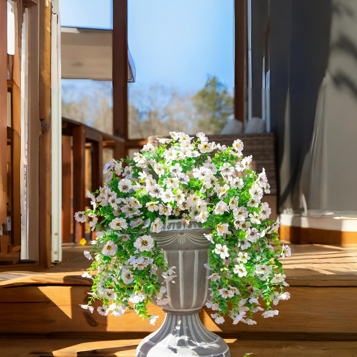 HyeFlora daisies emulate real blooms for garden walkway decoration.