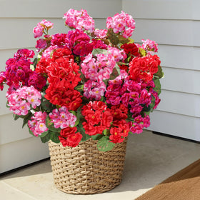 HyeFlora geraniums with metal and plastic stems deliver durable weather‑ready detail.