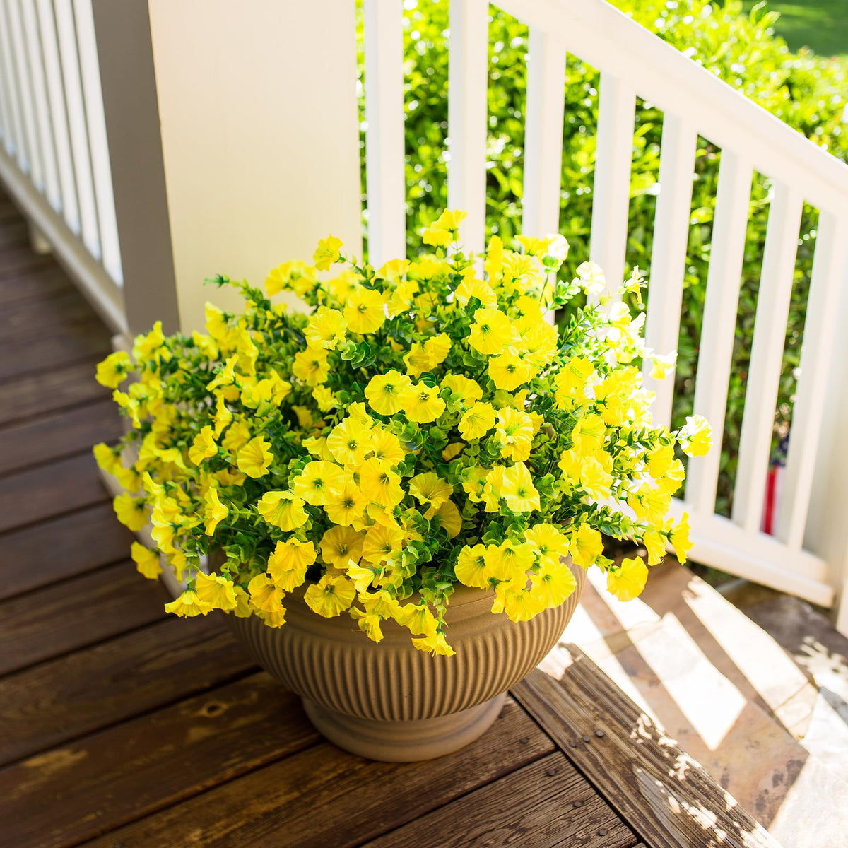 HyeFlora UV-resistant artificial flowers stay bright in sunlight