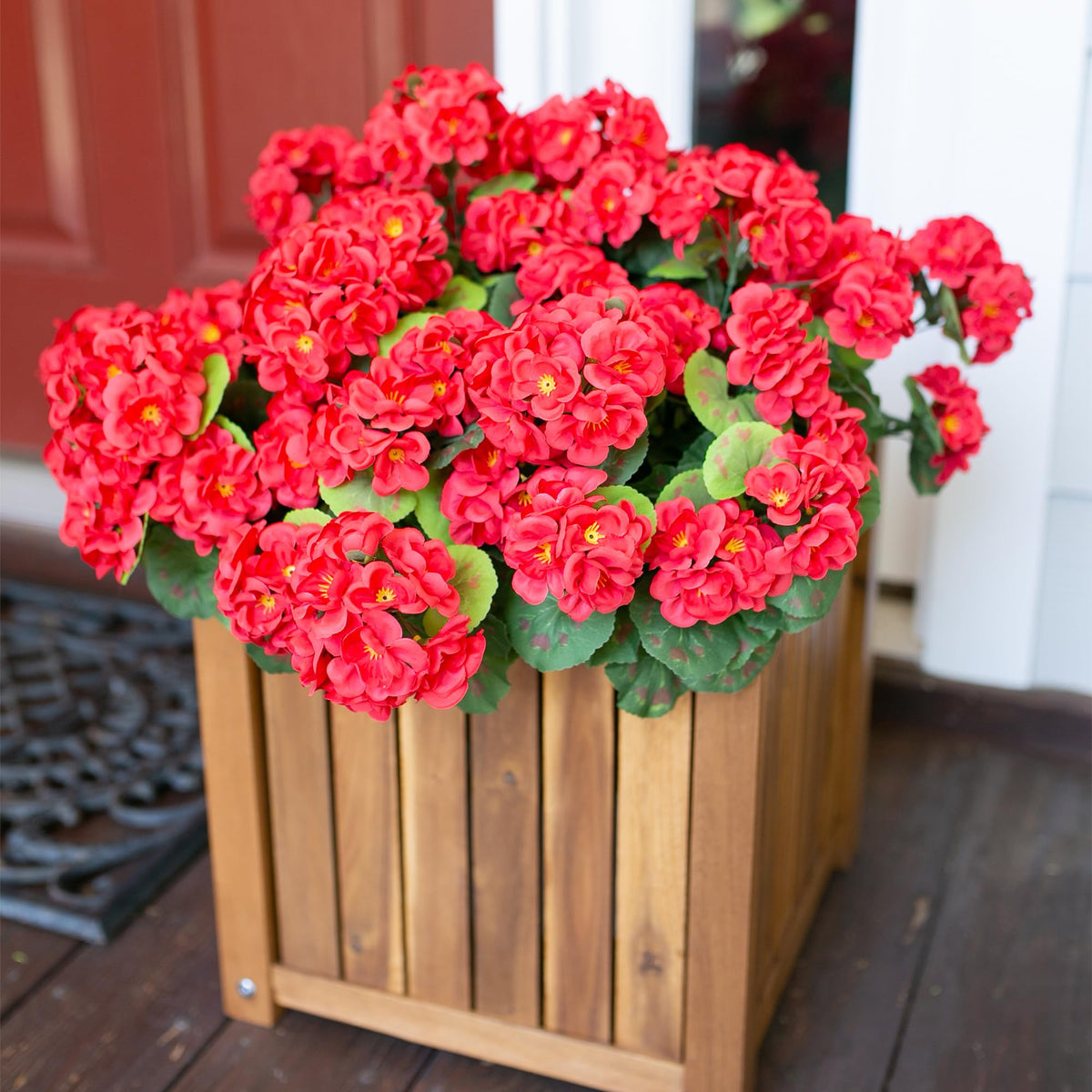 Sturdy metal and plastic stems on HyeFlora artificial geraniums