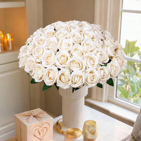 HyeFlora champagne roses centerpiece setup showcasing timeless elegance.