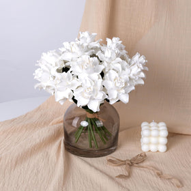 HyeFlora fade-resistant gardenias stay vibrant in indoor light