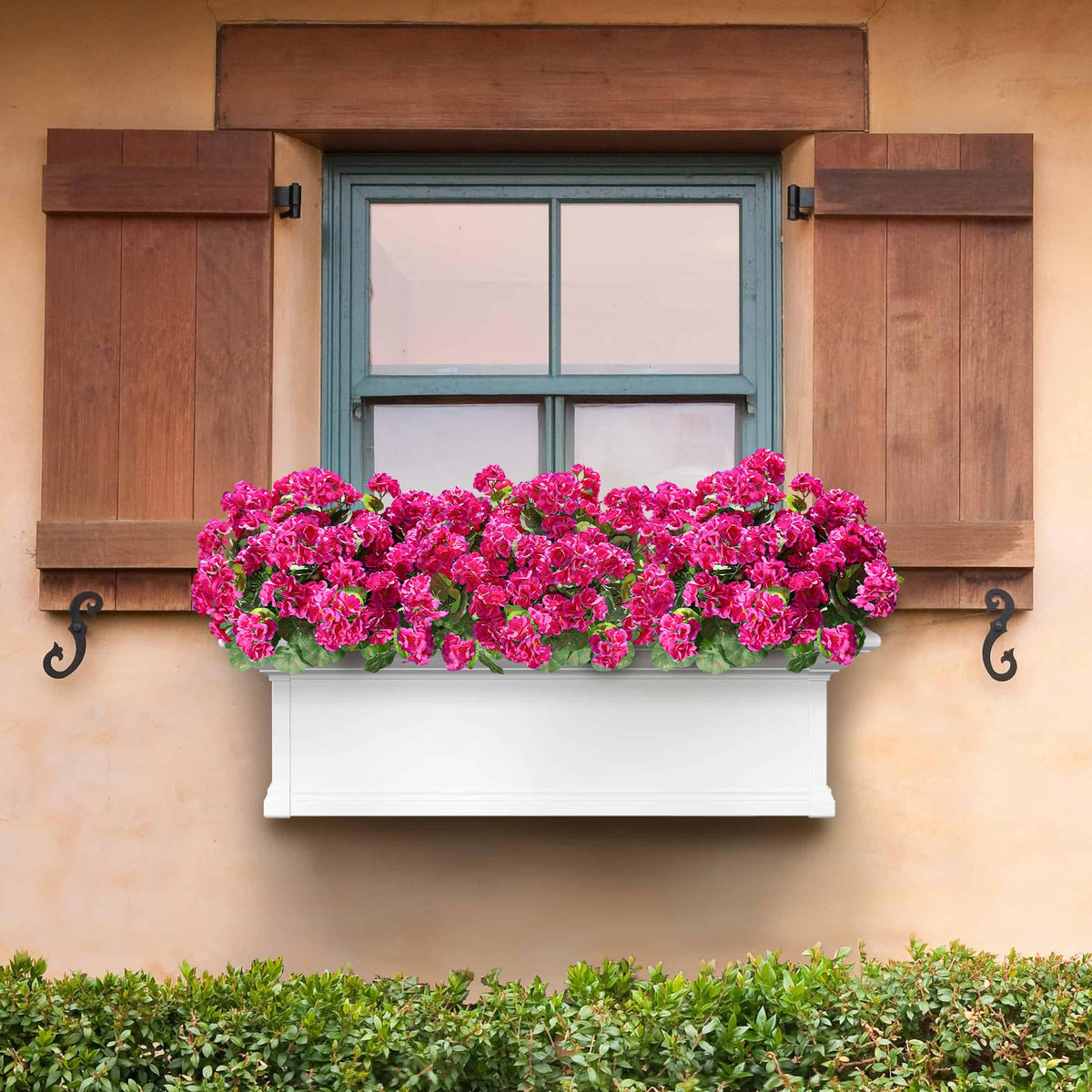 HyeFlora front door decor with geranium blooms adds welcoming color.