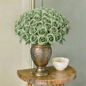 HyeFlora gift-worthy green roses for anniversaries and celebrations