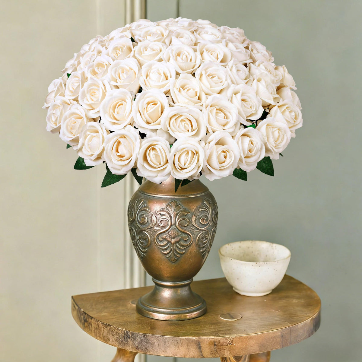 HyeFlora long-stem champagne roses ideal for tall vases.