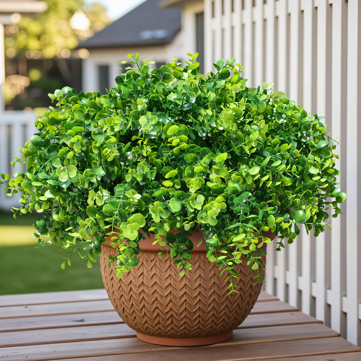 HyeFlora UV-resistant eucalyptus decor stands up to sun and rain