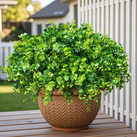 HyeFlora UV-resistant eucalyptus decor stands up to sun and rain