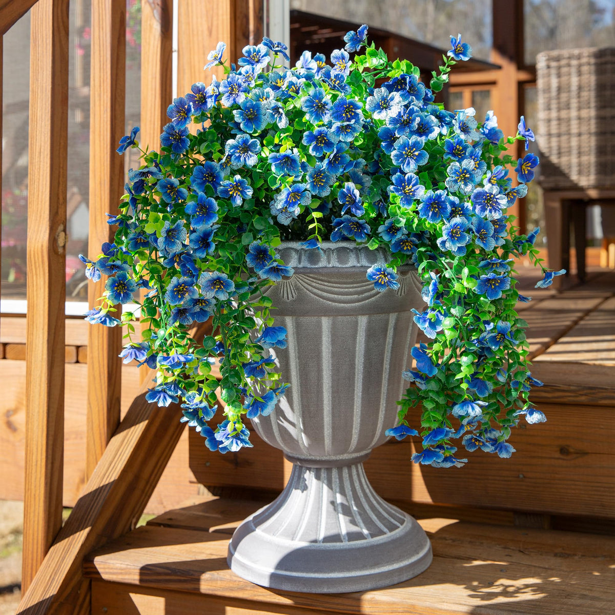 HyeFlora low-maintenance flowers that stay fresh with minimal care.