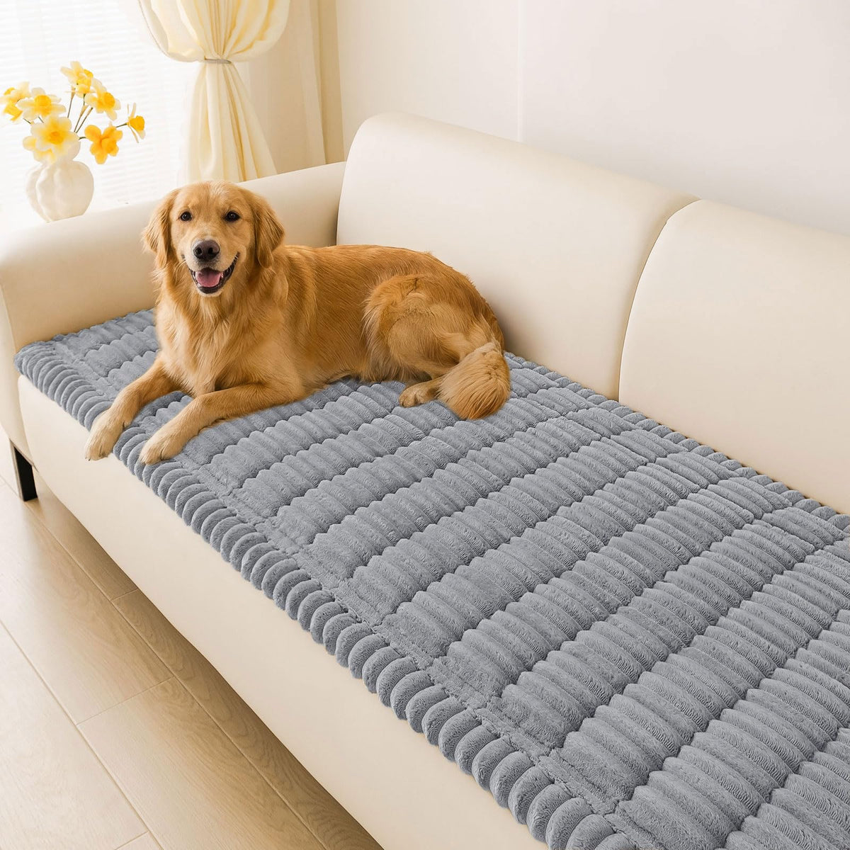Hyha couch cover for dogs with washable fabric protects furniture.