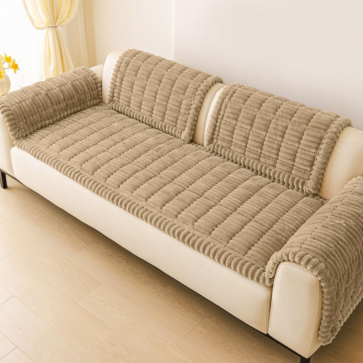 Hyha couch cover makes a thoughtful gift for pet families.
