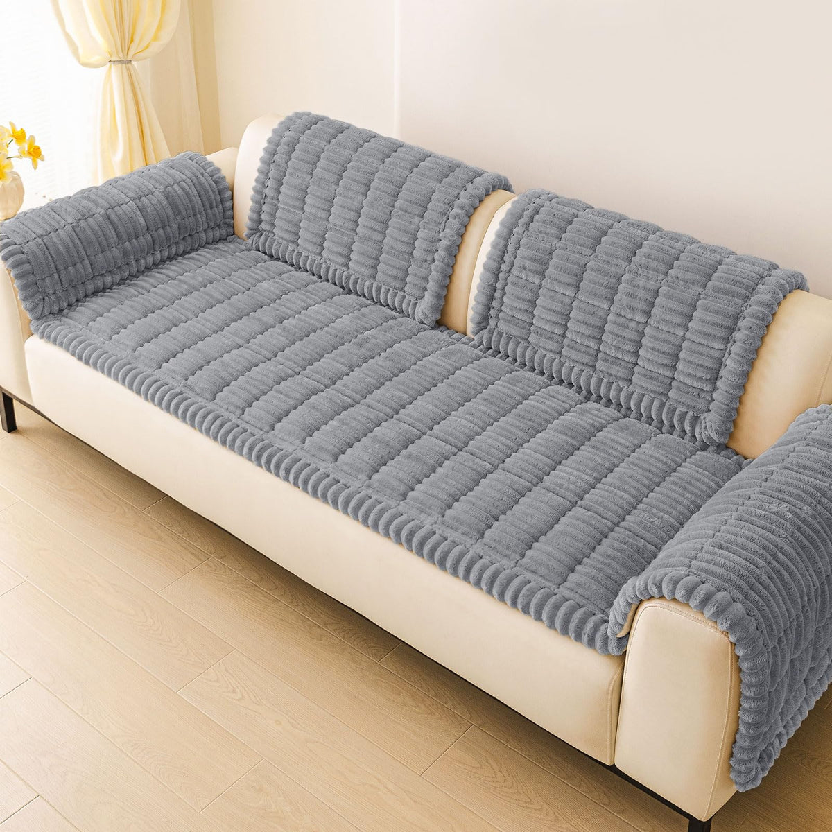 Hyha durable dog sofa protector resists daily wear.