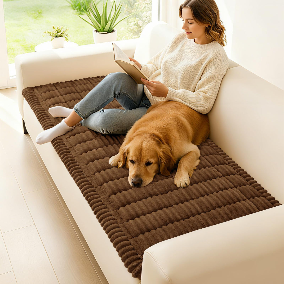 Hyha non-slip bottom keeps cover secure on sofa or floor
