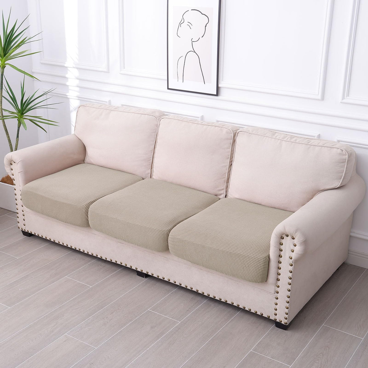 Hyha cushion covers protect upholstery from fur and wear while staying comfortable.