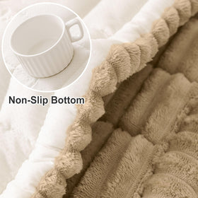 Hyha sheds-resistant plush cover keeps clothes and furniture tidy.