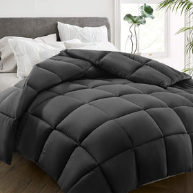 HYLEORY all-season comforter with peach-skin surface for ultra-soft sleep.