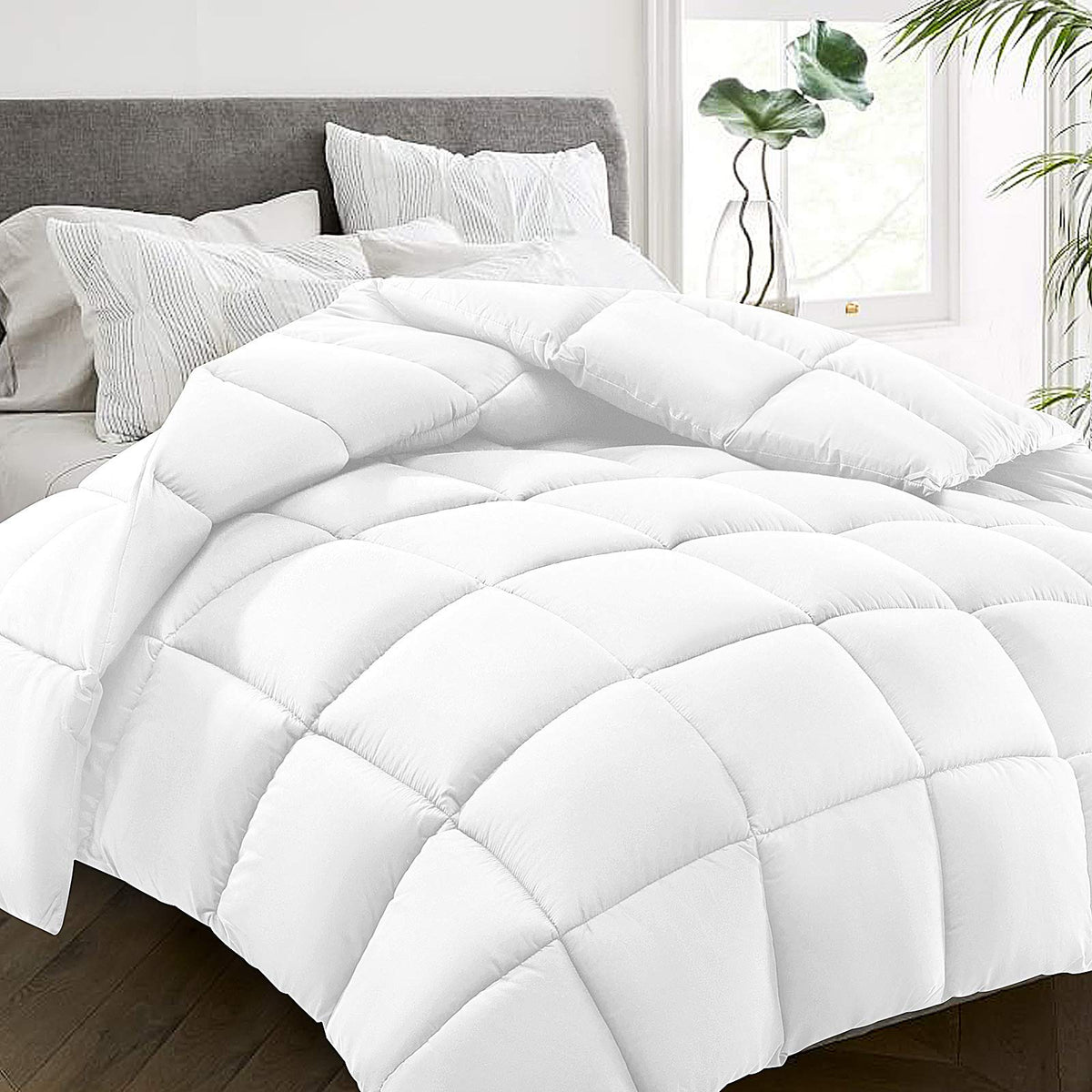 HYLEORY all-season comforter with peach-skin fabric for ultra-soft, breathable feel.