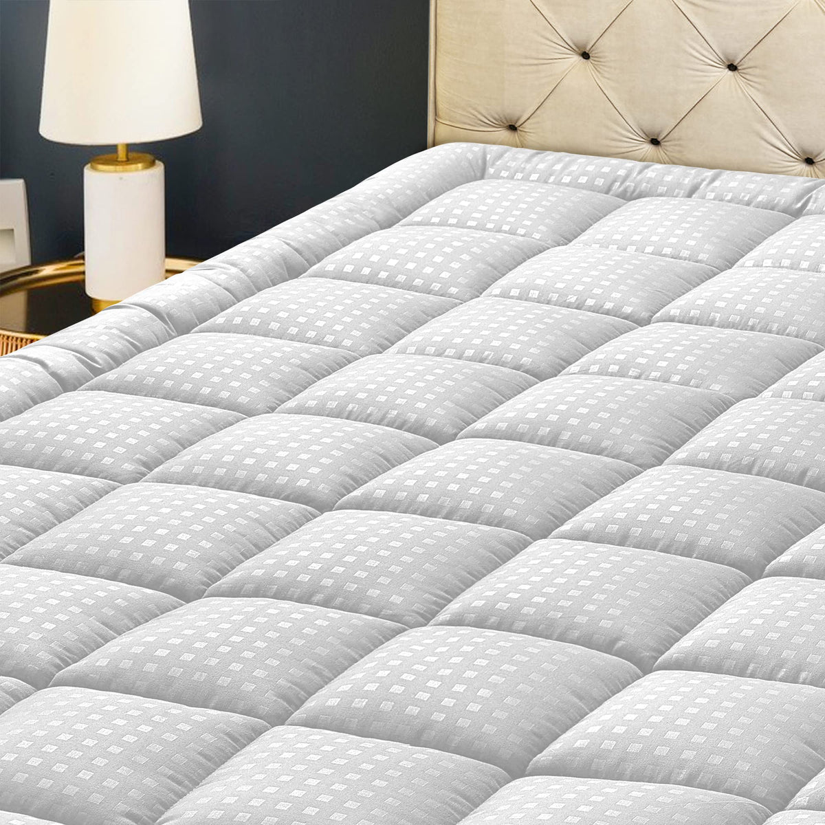 HYLEORY King mattress pad with cooling microfiber top for breathable comfort.