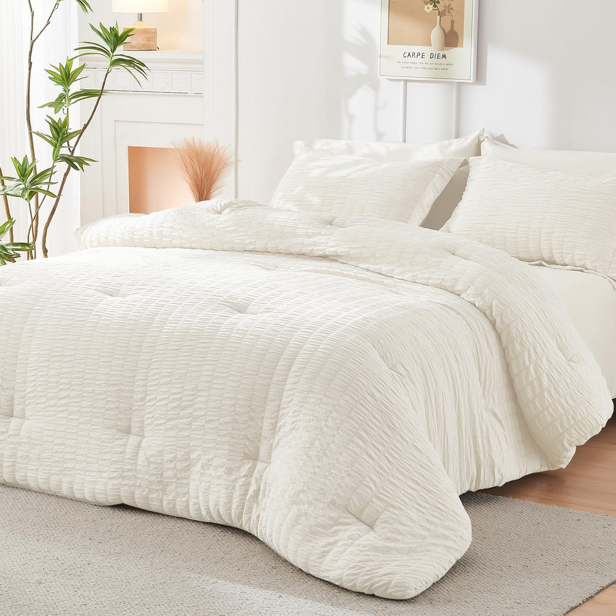 HYMOKEGE Bed-in-a-bag arrangement shown in a bedroom setup