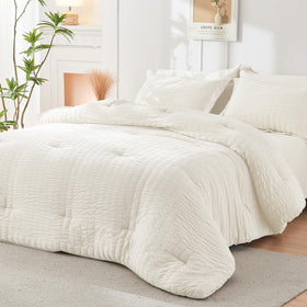 HYMOKEGE Bed-in-a-bag arrangement shown in a bedroom setup