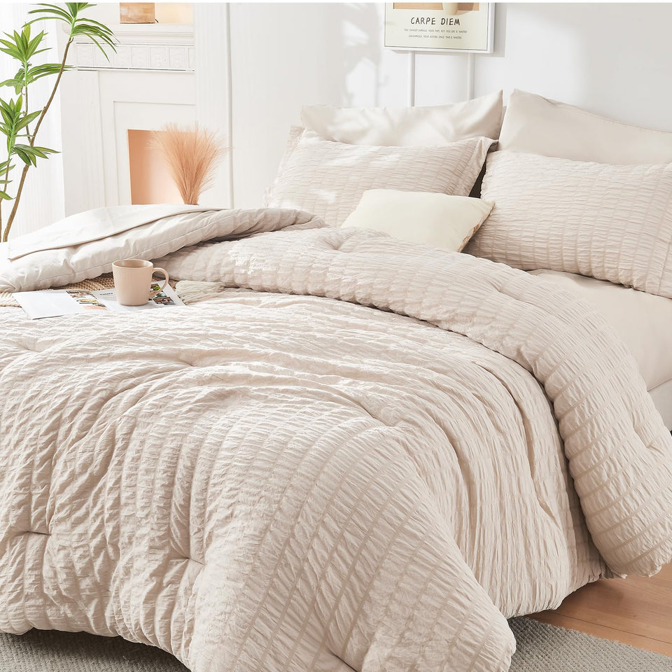 HYMOKEGE beige twin comforter seersucker front view showcases chic texture.