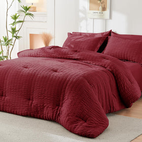 HYMOKEGE All-season microfiber bedding offers year-round comfort.