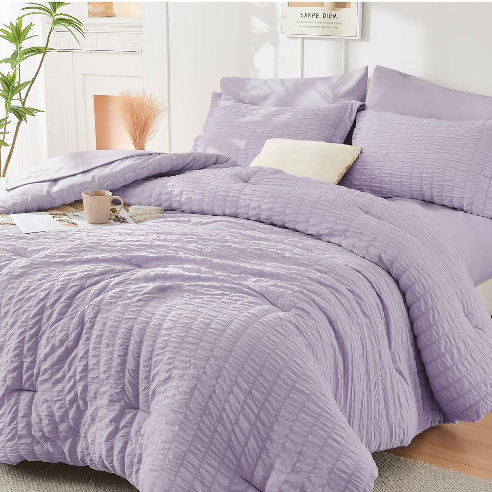 HYMOKEGE Lavender Queen Comforter Seersucker on bed, soft and wrinkle-resistant all-season comfort.