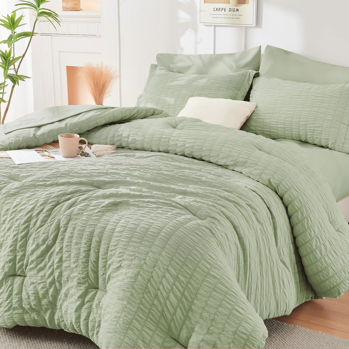 HYMOKEGE light-green queen comforter seersucker texture top view for soft luxury