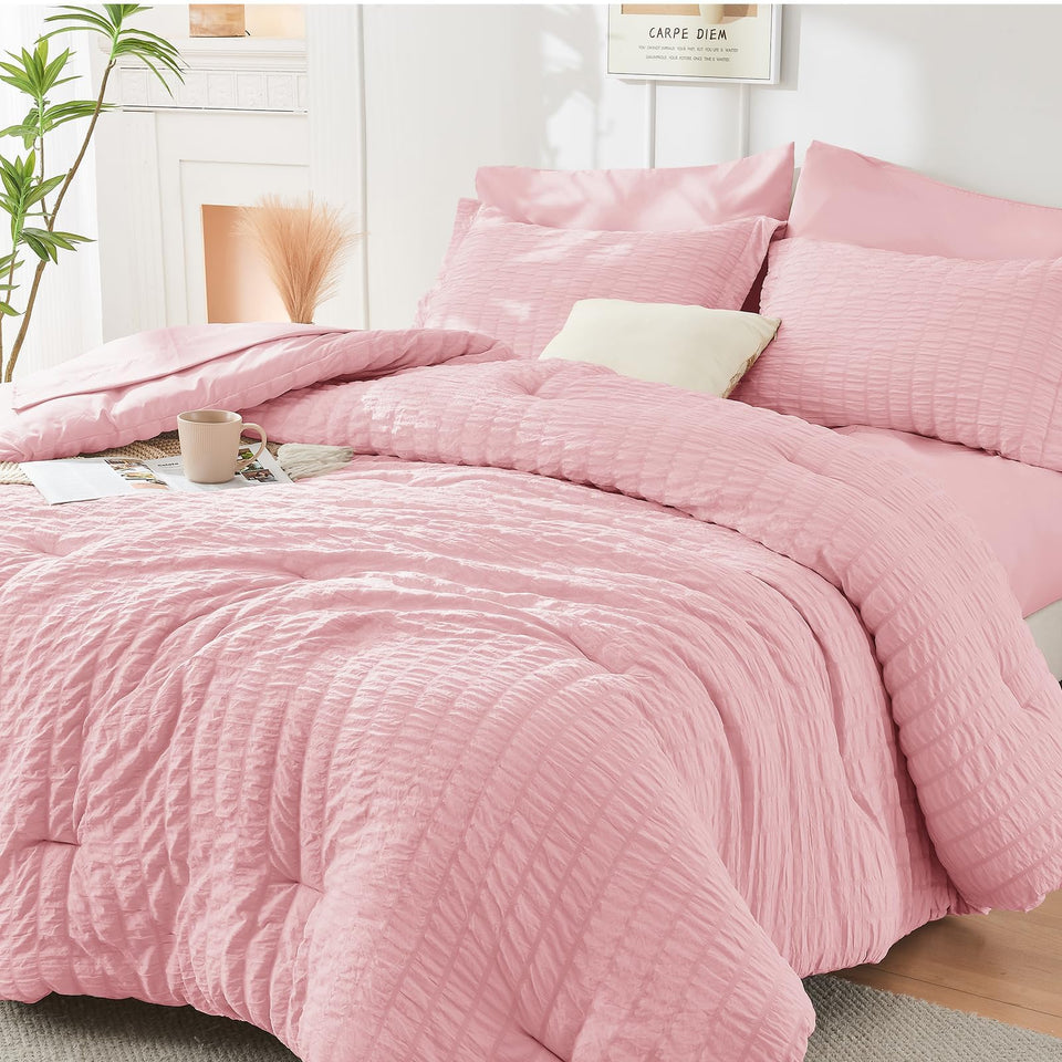 HYMOKEGE Pink Queen comforter with seersucker texture offers wrinkle-resistant elegance.