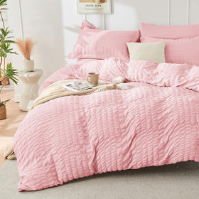 HYMOKEGE Pink Queen deep-pocket fitted sheet for a secure mattress fit.