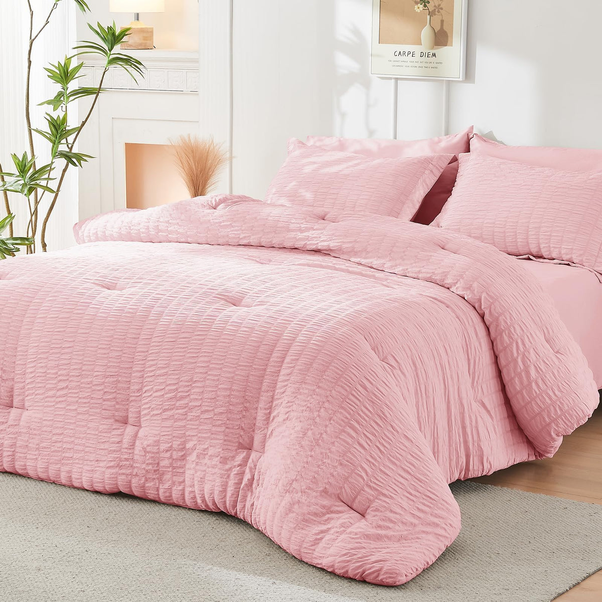 HYMOKEGE Pink Queen wrinkle-resistant seersucker texture feels smooth.