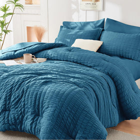 HYMOKEGE Teal Queen Comforter with seersucker texture for soft comfort.