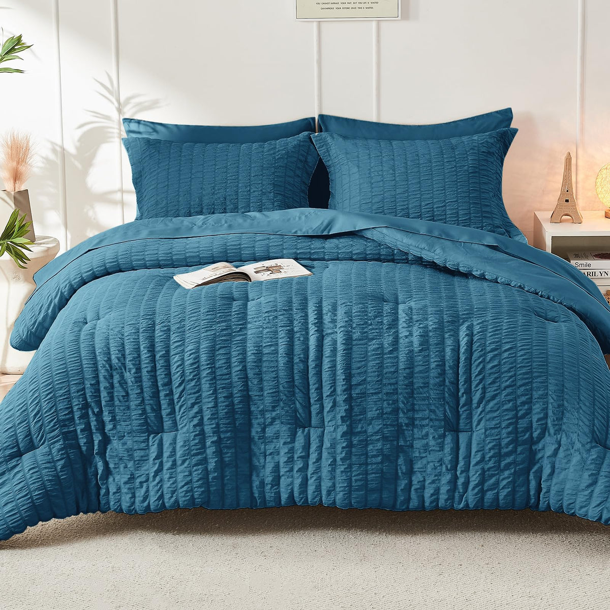 HYMOKEGE Teal Queen seersucker bedding for all-season comfort.