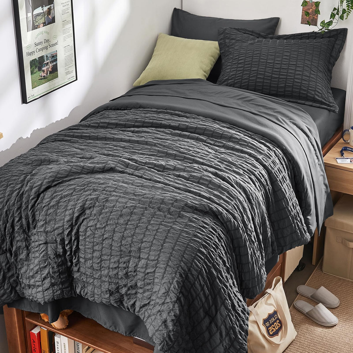 HYMOKEGE Twin XL seersucker comforter set, stylish texture and cozy warmth for all seasons.
