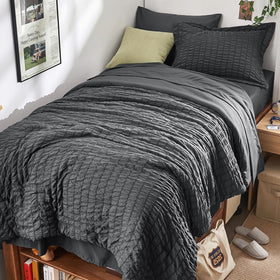 HYMOKEGE Twin XL seersucker comforter set, stylish texture and cozy warmth for all seasons.